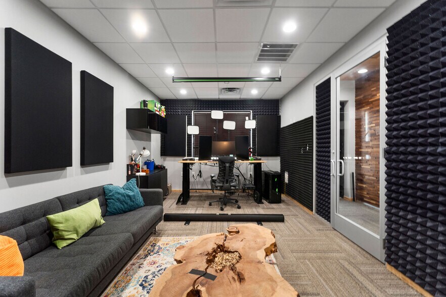 More Photos Of 1330 Rayford Park Rd, Spring Loft Creative Space For Sale