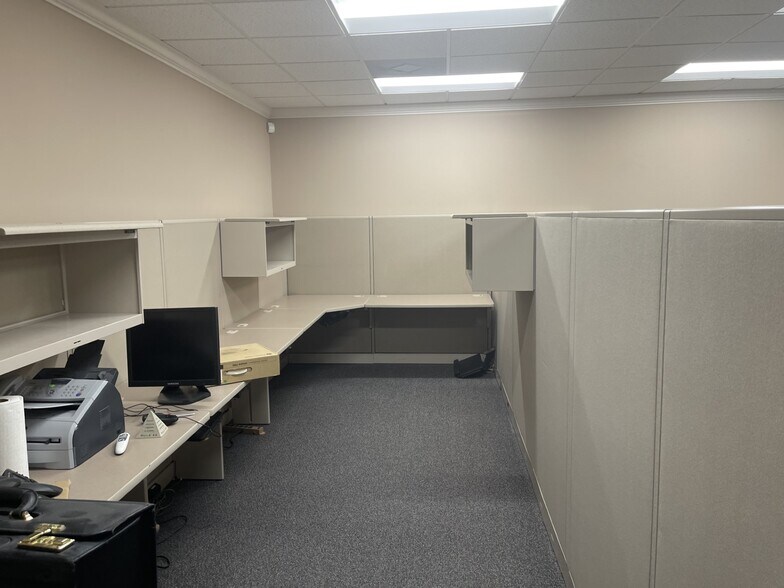 More Photos Of 1309 Briarville Rd, Madison Office For Lease