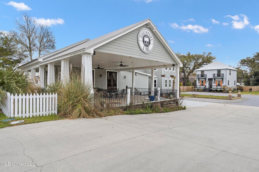 More Photos Of 647 Howard Ave, Biloxi Office Residential For Sale