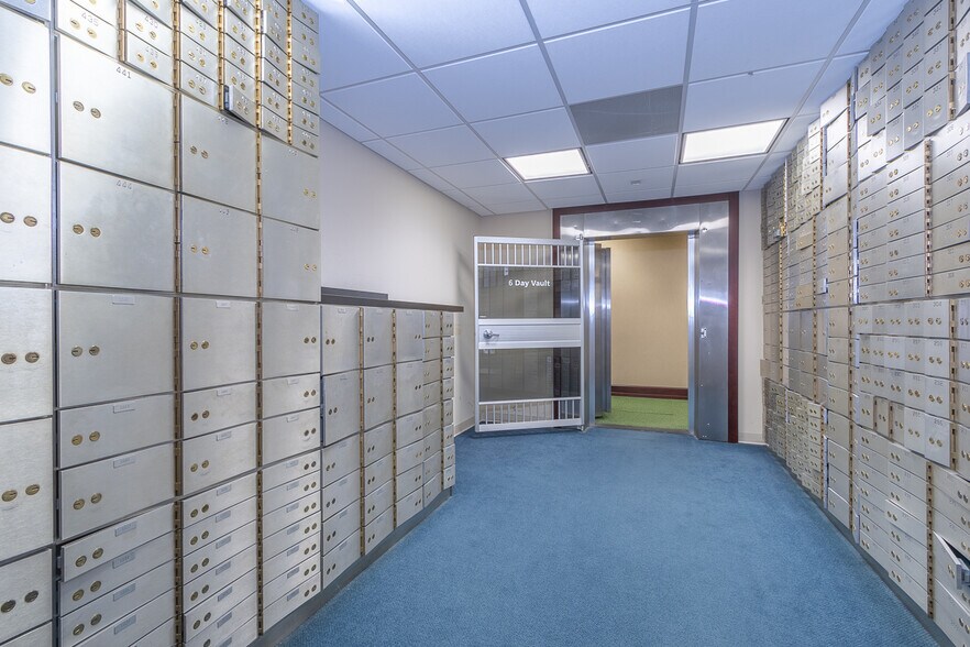 More Photos Of 129 N Main St, Anderson Office For Lease