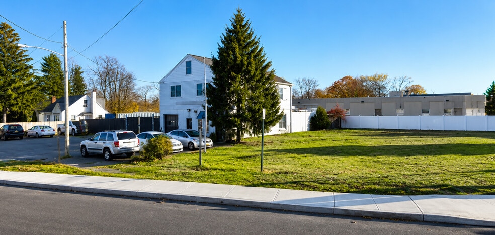 More Photos Of 120 W Hills Rd, Huntington Station Service For Sale