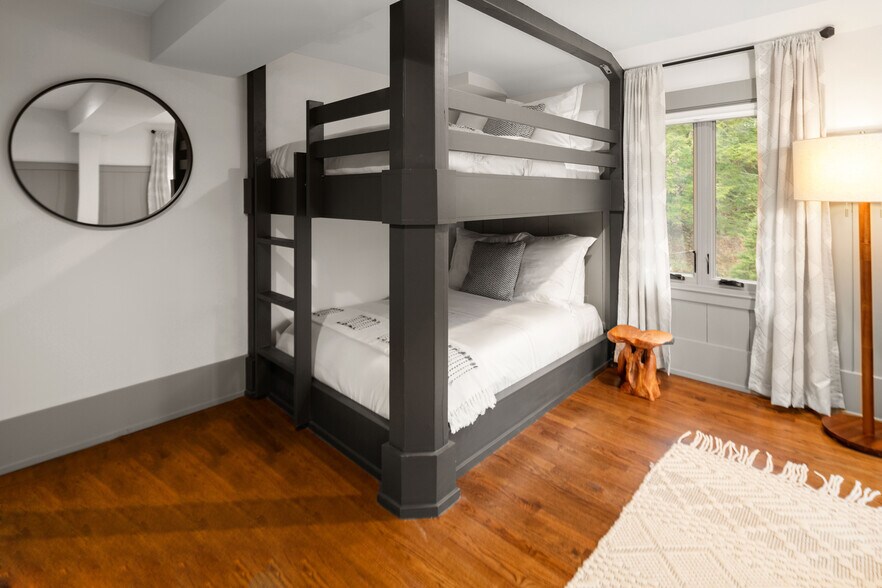 More Photos Of 56 Turner Mill Ln, Stowe Specialty For Sale