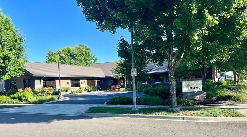 More Photos Of 831 O'Hare Pky, Medford Medical For Lease