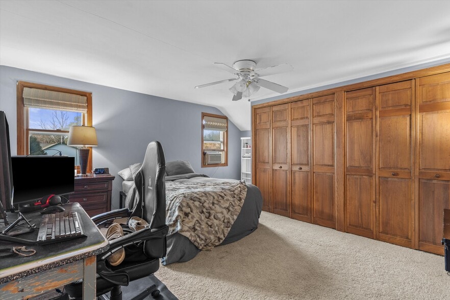 More Photos Of N8240 County Hwy E, Watertown Bar For Sale