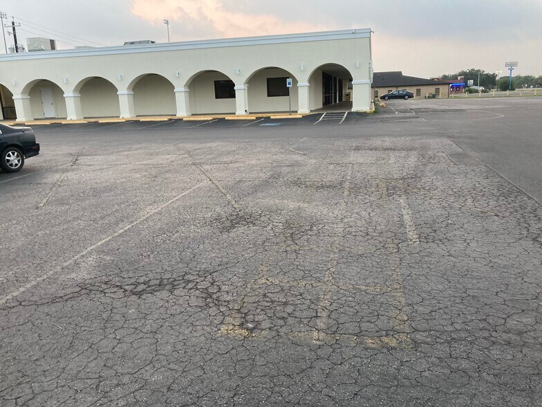 More Photos Of 1113 E Sinton St, Sinton Storefront For Lease