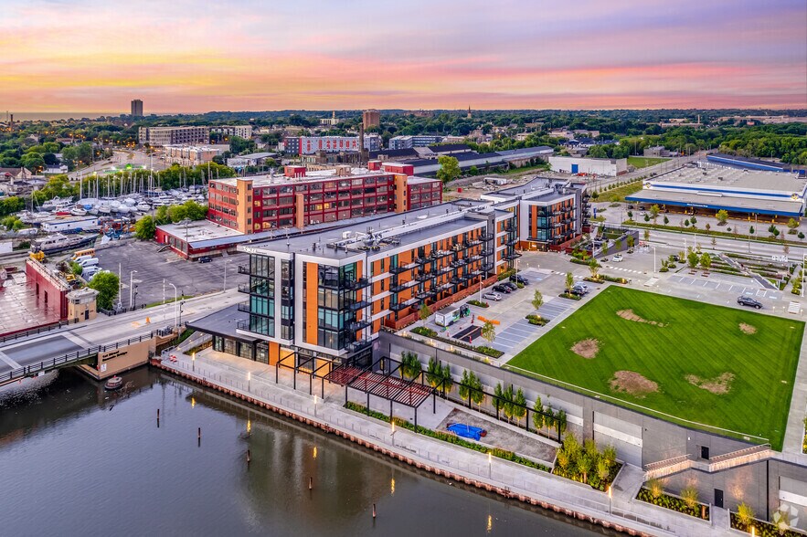 More Photos Of 2033 S 1st St, Milwaukee Apartments For Lease