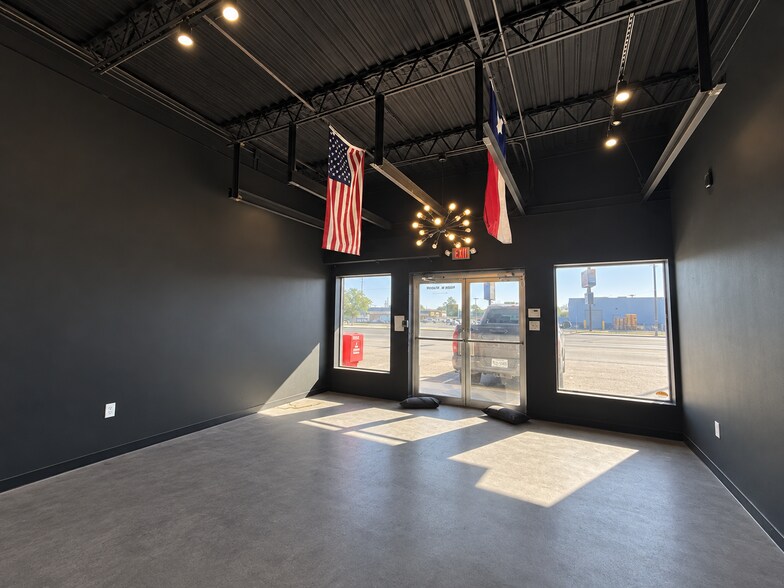 More Photos Of 1005 N Midkiff Rd, Midland Freestanding For Sale