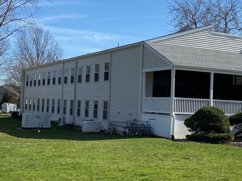 More Photos Of 59 Avenue at the Commons, Shrewsbury Medical For Lease