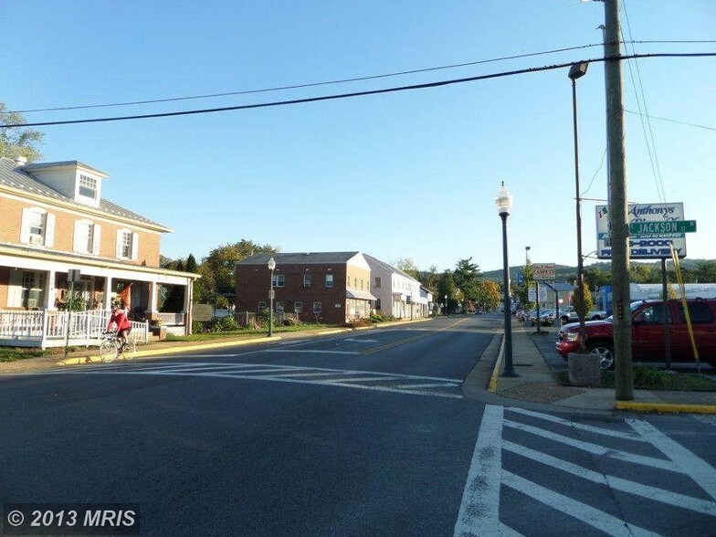 More Photos Of 27 S Royal Ave, Front Royal Medical For Lease