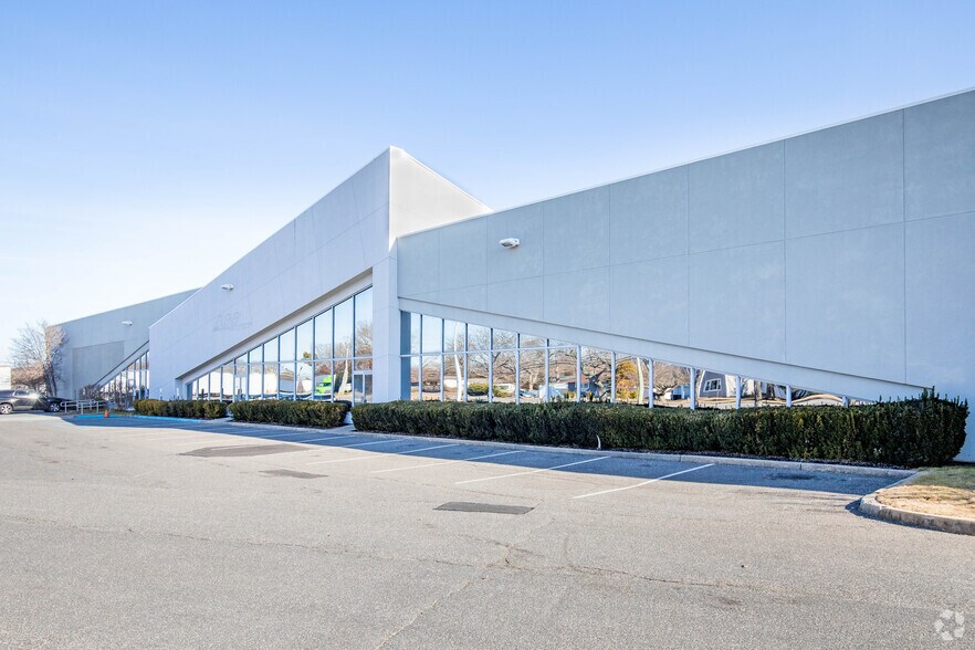 More Photos Of 1101 Lakeland Ave, Bohemia Manufacturing For Lease