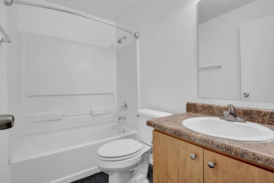 More Photos Of 2234 W Hazelwood St, Phoenix Apartments For Sale