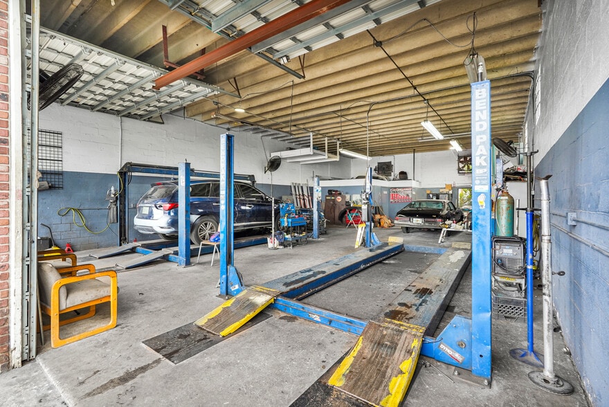 More Photos Of 5960-5992 SW 23rd St, West Park Showroom For Sale