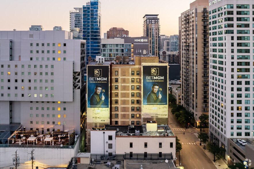 More Photos Of 111 W Huron St, Chicago Hotel For Lease