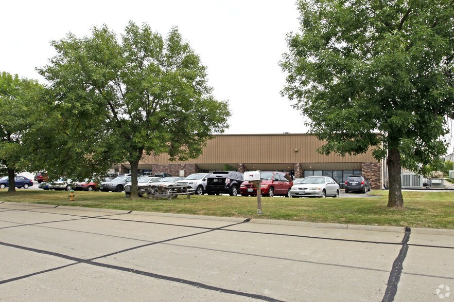 More Photos Of 60 N Central Dr, O'Fallon Warehouse For Lease