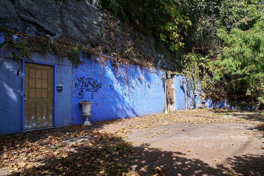 More Photos Of 77 McEntee St, Kingston Warehouse For Lease