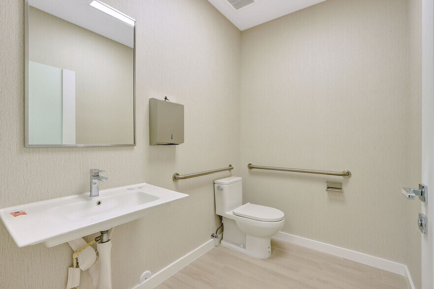 More Photos Of 235 NE 67th St, Miami Warehouse For Sale