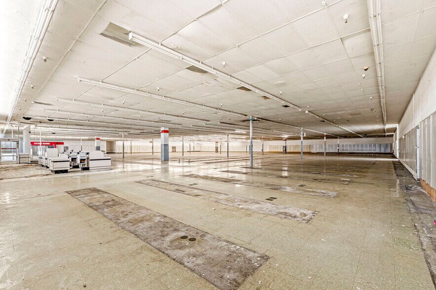 More Photos Of 1519 IN-37, Elwood Storefront Retail Office For Lease