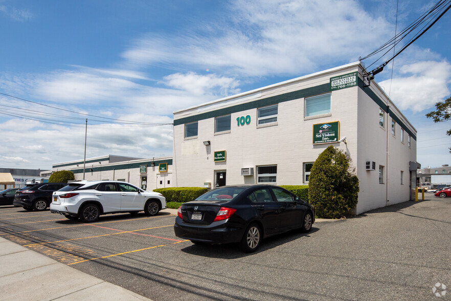 Primary Photo Of 100-102 Lauman Ln, Hicksville Light Manufacturing For Lease