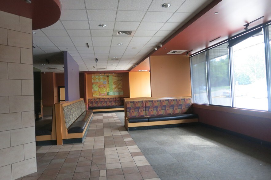 More Photos Of 1901 Hamilton Blvd, Sioux City General Retail For Sale