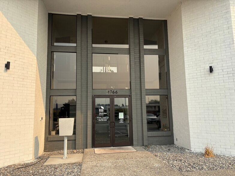 More Photos Of 1766 Fowler St, Richland Office For Lease