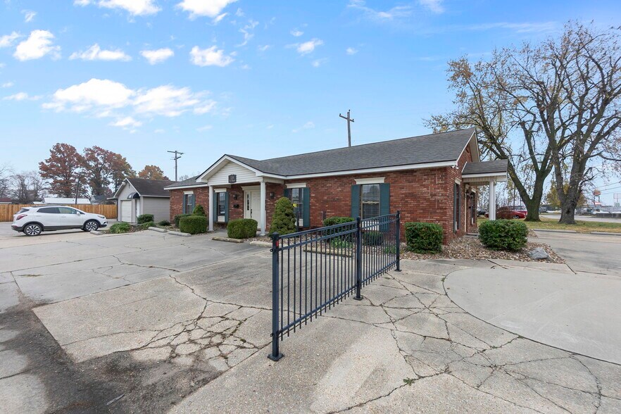 More Photos Of 816 Linn St, Sikeston Office For Lease