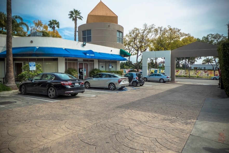 More Photos Of 8149-8165 Santa Monica Blvd, West Hollywood General Retail For Lease