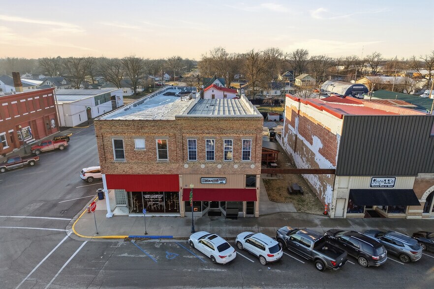 More Photos Of 103 N Allen St, Centralia General Retail For Sale