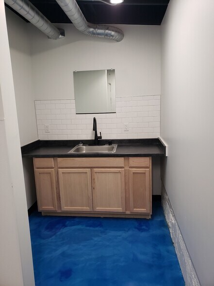 More Photos Of 737 NW 7th Ave, Camas Storefront Retail Office For Lease