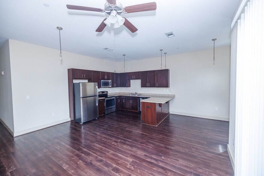 More Photos Of 79 Commerce St, Montgomery Apartments For Lease