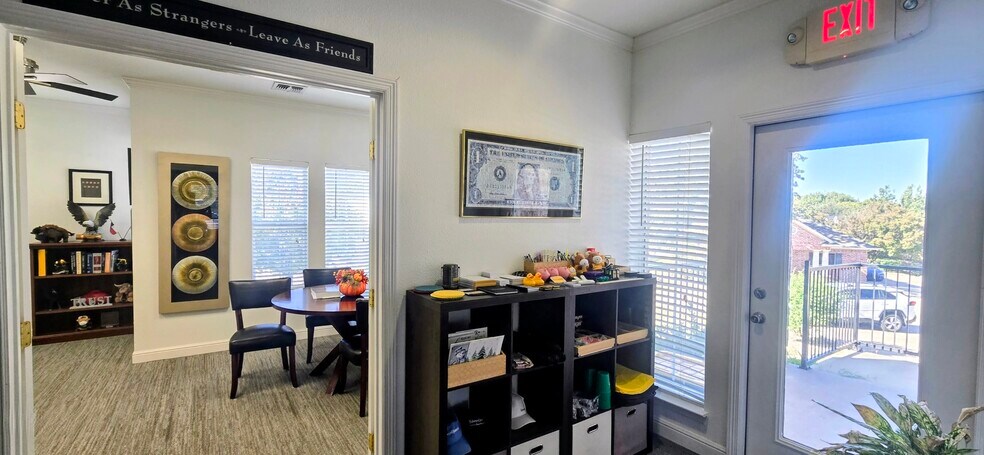 More Photos Of 1205 Bent Oaks Ct, Denton Office For Sale
