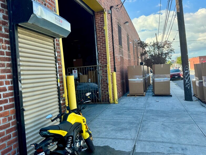 Primary Photo Of 1034 Linwood St, Brooklyn Warehouse For Lease