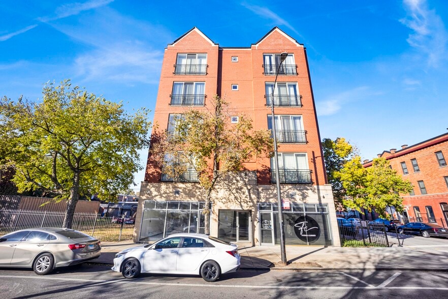More Photos Of 900 S Western Ave, Chicago Apartments For Lease