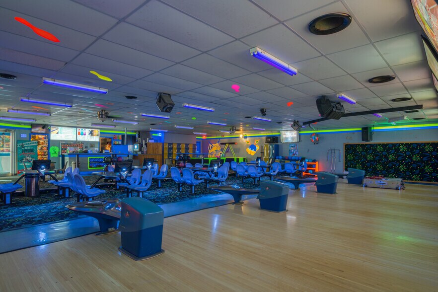 More Photos Of 1813 Main St, Cassville Bowling Alley For Sale