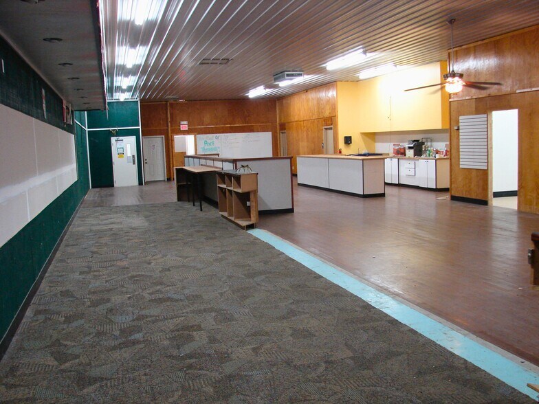 More Photos Of 311 W St. John St, Litchfield Sports And Entertainment For Sale