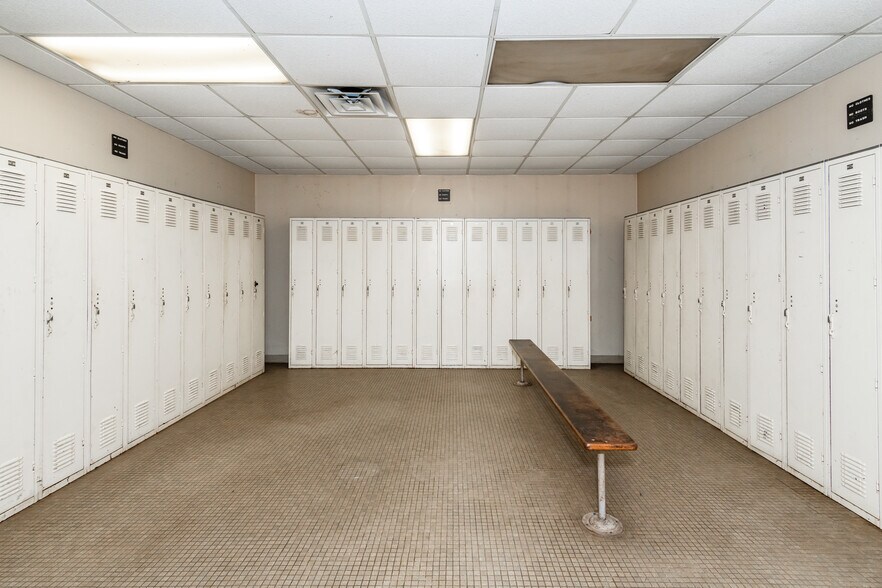 More Photos Of 106 Restoration Park Dr, Medway Service For Lease