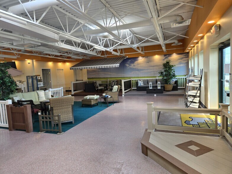 More Photos Of 5575 Transit Rd, Amherst General Retail For Sale