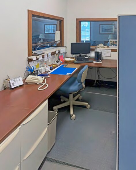 More Photos Of 96 S Broadway, Geneva Office For Sale