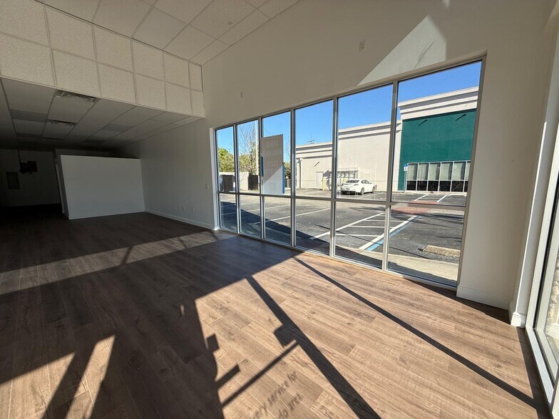 More Photos Of 1418 N Semoran Blvd, Orlando Freestanding For Lease