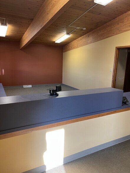 More Photos Of 192 Washington Ave, Alden Office For Sale