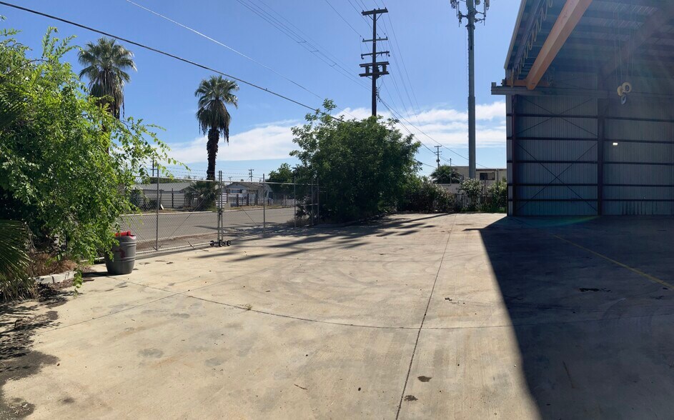 More Photos Of 1300 32nd St, Bakersfield Warehouse For Lease