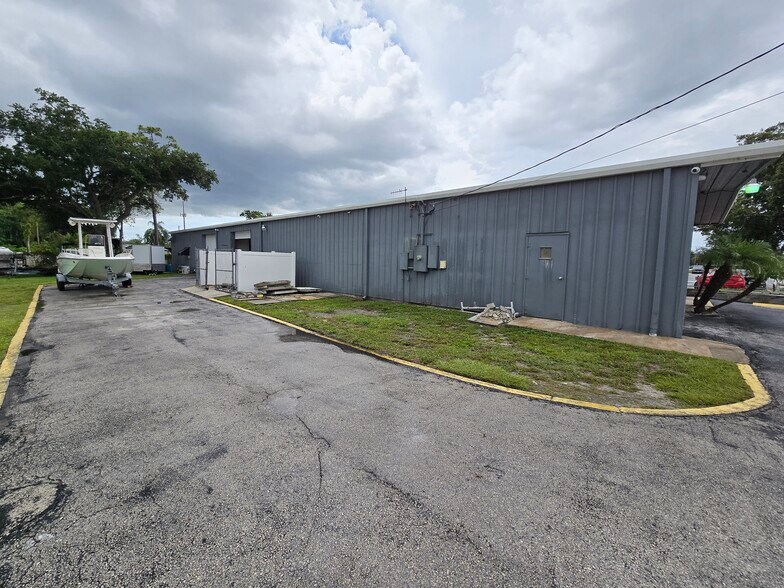 More Photos Of 1606 Aber Rd, Orlando Warehouse For Lease