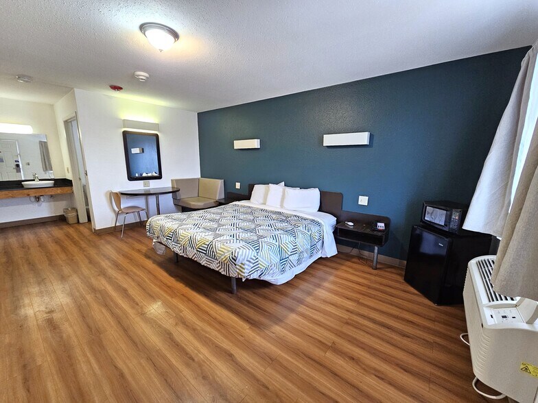 More Photos Of 1920 Bob Griffin Rd, Cameron Hotel For Sale