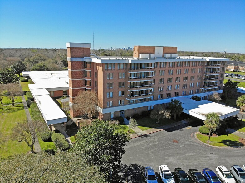 More Photos Of 4201 Woodlands Dr, New Orleans Healthcare For Sale