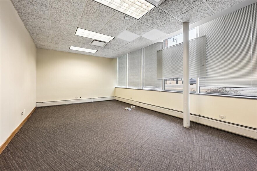 More Photos Of 7525 W Madison St, Forest Park Storefront Retail Office For Lease