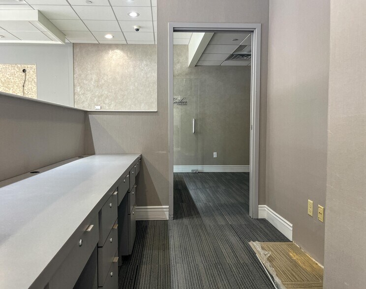 More Photos Of 101 1st Ave SW, Rochester Hotel For Lease