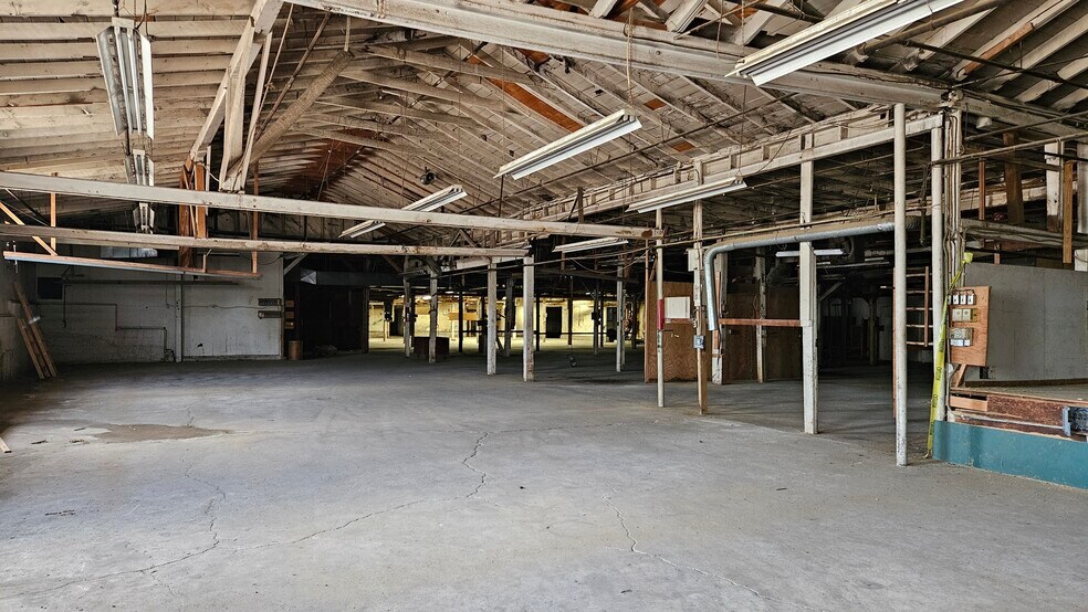 More Photos Of 12 E Forest Ave, Ypsilanti Warehouse For Lease