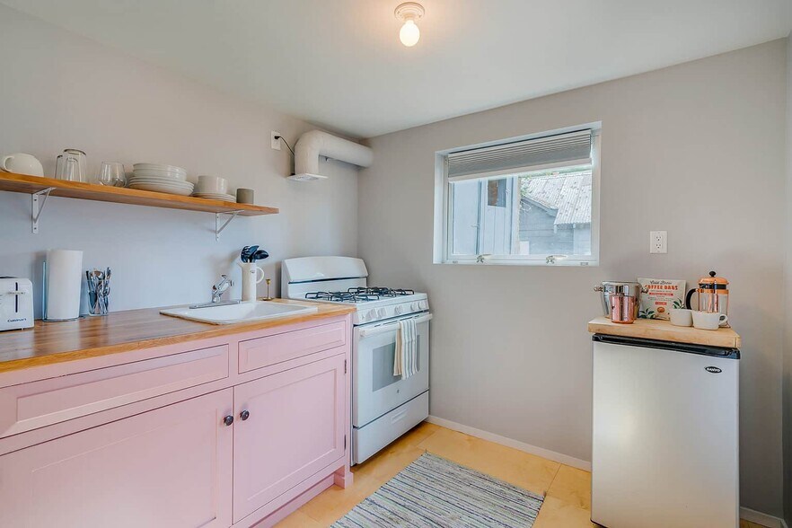 More Photos Of 25807 State Highway 189, Twin Peaks Hotel For Sale