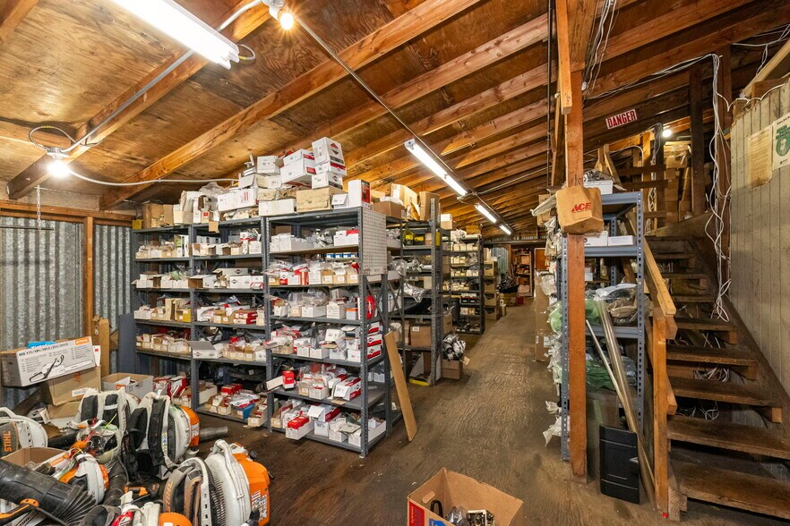 More Photos Of 901 Bay St, Port Orchard Storefront For Sale