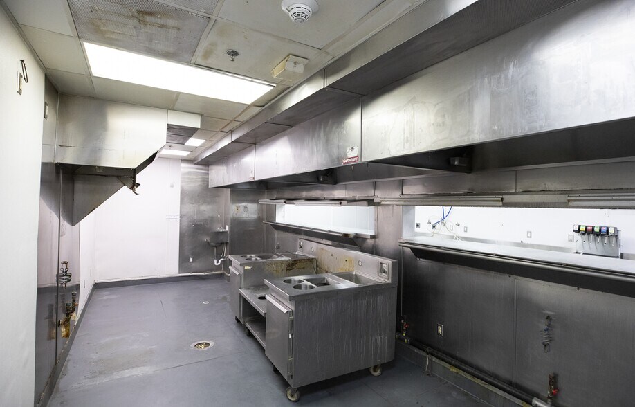 More Photos Of 4151 Sterling Ave, Kansas City Restaurant For Lease