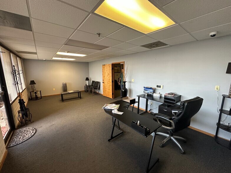 More Photos Of 3040-3058 E Elm St, Springfield Warehouse For Lease